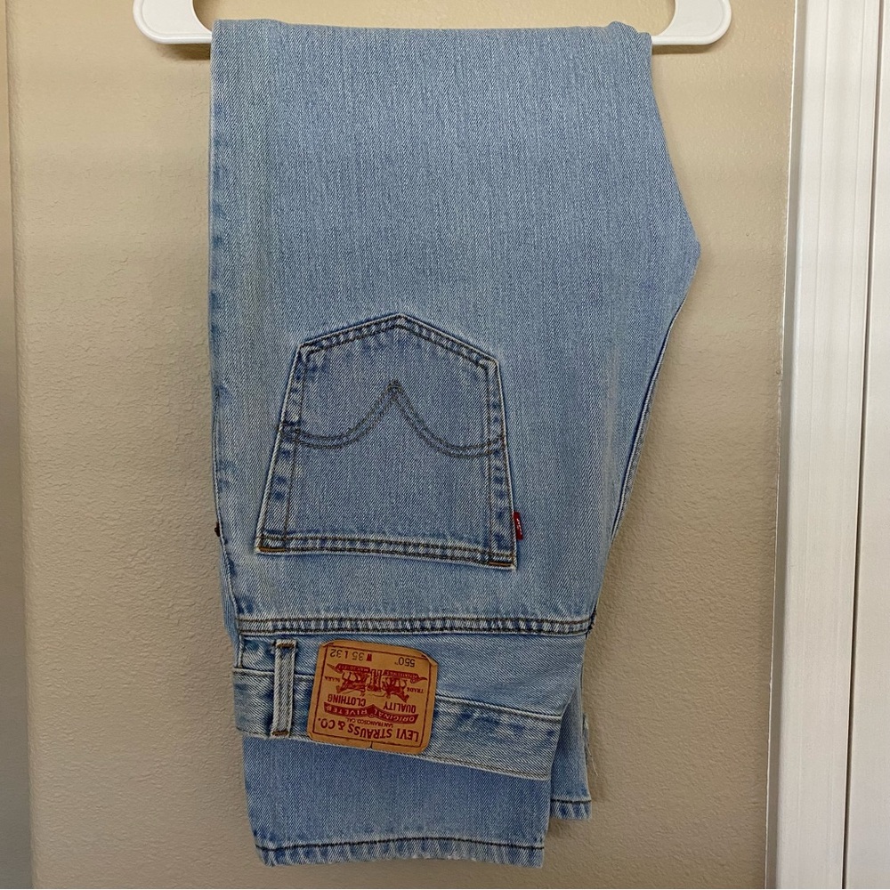 LEVI’S Light Wash Vintage 550 Jeans